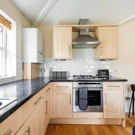 Lovely 3-Bed 20 Minutes To Central London Exterior photo